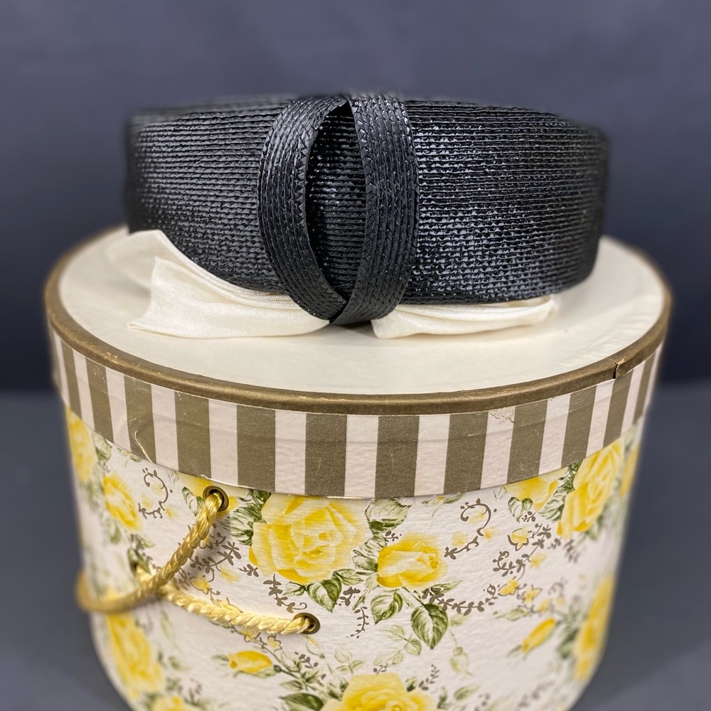 Vintage black/white pillbox hat